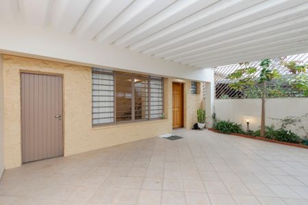 Casa à venda com 170m², 4 quartos e 3 vagas Casa à venda com 170m², 4 quartos e 3 vagasGaragem