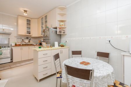 Casa à venda com 170m², 4 quartos e 3 vagas Casa à venda com 170m², 4 quartos e 3 vagasCozinha