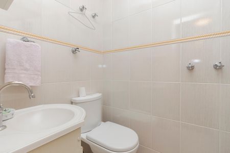 Casa à venda com 170m², 4 quartos e 3 vagas Casa à venda com 170m², 4 quartos e 3 vagasBanheiro de Serviço