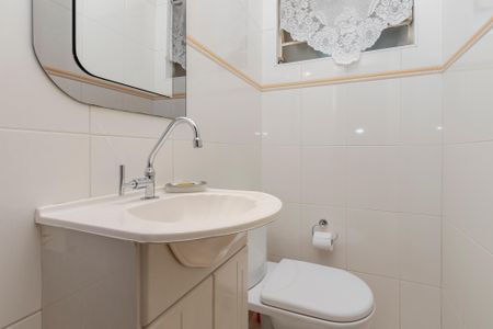 Casa à venda com 170m², 4 quartos e 3 vagas Casa à venda com 170m², 4 quartos e 3 vagasLavabo