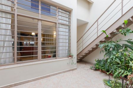 Casa à venda com 170m², 4 quartos e 3 vagas Casa à venda com 170m², 4 quartos e 3 vagasQuintal