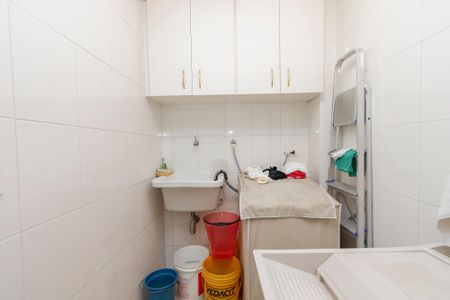 Casa à venda com 170m², 4 quartos e 3 vagas Casa à venda com 170m², 4 quartos e 3 vagasLavanderia