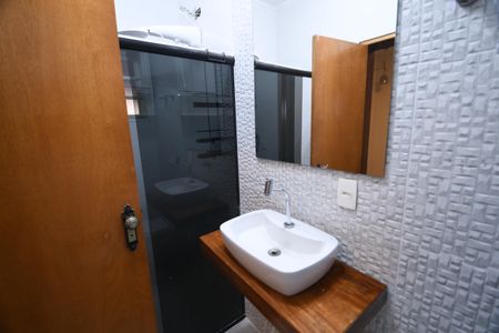 Casa de condomínio à venda com 130m², 3 quartos e 8 vagasBanheiro Suíte