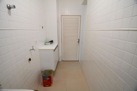 Casa de condomínio à venda com 130m², 3 quartos e 8 vagasÁrea de Serviço