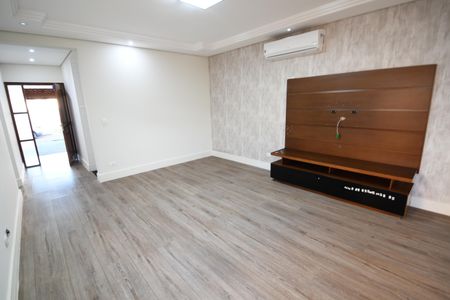 Casa de condomínio à venda com 130m², 3 quartos e 8 vagasSala