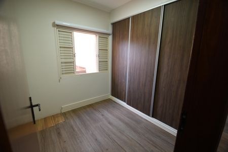 Casa de condomínio à venda com 130m², 3 quartos e 8 vagasQuarto 1