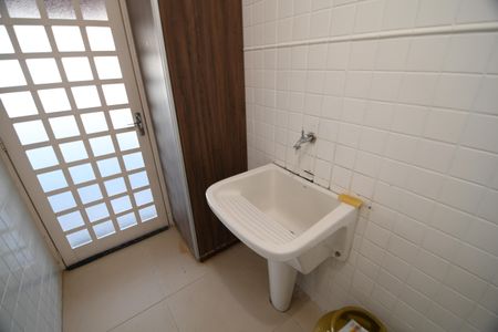 Casa de condomínio à venda com 130m², 3 quartos e 8 vagasÁrea de Serviço