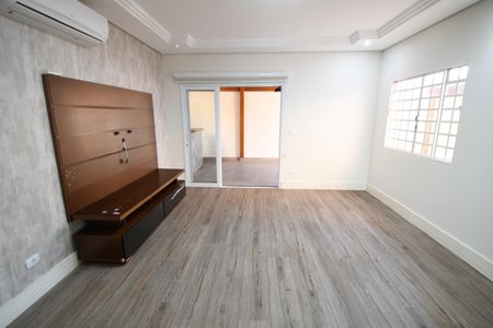 Casa de condomínio à venda com 130m², 3 quartos e 8 vagasSala