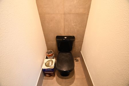 Casa de condomínio à venda com 130m², 3 quartos e 8 vagasBanheiro de serviço