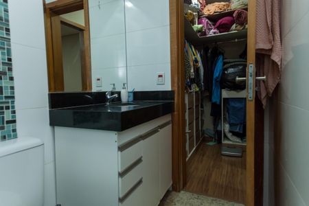 Casa de condomínio à venda com 160m², 3 quartos e 2 vagasBanheiro da Suíte