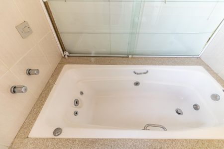 Casa à venda com 170m², 3 quartos e 2 vagasBanheiro da Suíte