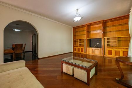 Casa para alugar com 700m², 5 quartos e 6 vagasSala