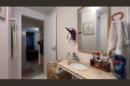 Apartamento à venda com 70m², 2 quartos e 1 vaga Apartamento à venda com 70m², 2 quartos e 1 vagaBanheiro