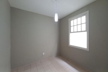 Casa à venda com 178m², 4 quartos e 1 vaga Casa à venda com 178m², 4 quartos e 1 vagaEdícula -Quarto