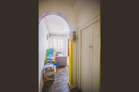 Casa à venda com 100m², 2 quartos e 1 vaga Casa à venda com 100m², 2 quartos e 1 vagaCorredor