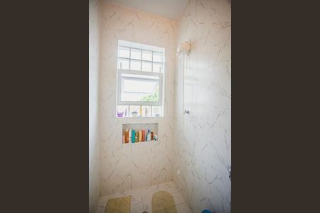 Casa à venda com 100m², 2 quartos e 1 vaga Casa à venda com 100m², 2 quartos e 1 vagaBanheiro