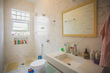 Casa à venda com 100m², 2 quartos e 1 vaga Casa à venda com 100m², 2 quartos e 1 vagaBanheiro