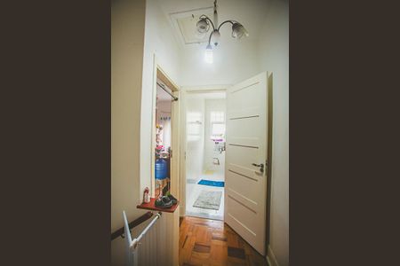 Casa à venda com 100m², 2 quartos e 1 vaga Casa à venda com 100m², 2 quartos e 1 vagaCorredor