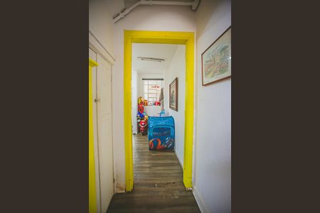 Casa à venda com 100m², 2 quartos e 1 vaga Casa à venda com 100m², 2 quartos e 1 vagaCorredor