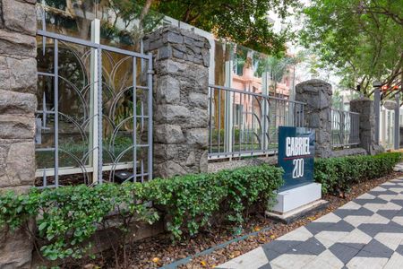 Apartamento à venda com 240m², 4 quartos e 4 vagasFachada