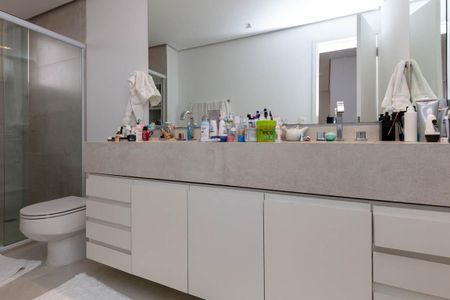 Apartamento à venda com 240m², 4 quartos e 4 vagasBanheiro Suíte 1