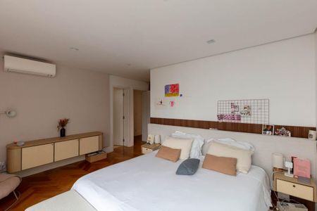 Apartamento à venda com 240m², 4 quartos e 4 vagas Suíte 1