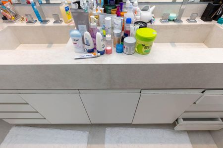 Apartamento à venda com 240m², 4 quartos e 4 vagasBanheiro Suíte 1