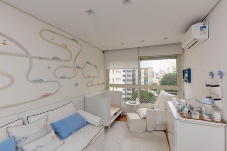 Apartamento à venda com 240m², 4 quartos e 4 vagas Suíte 2