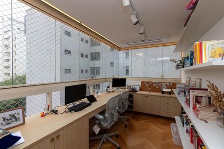 Apartamento à venda com 240m², 4 quartos e 4 vagasEscritório