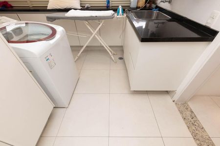 Apartamento à venda com 240m², 4 quartos e 4 vagasLavanderia