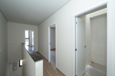 CORREDOR de casa para alugar com 3 quartos, 106m² em Estoril, Belo Horizonte