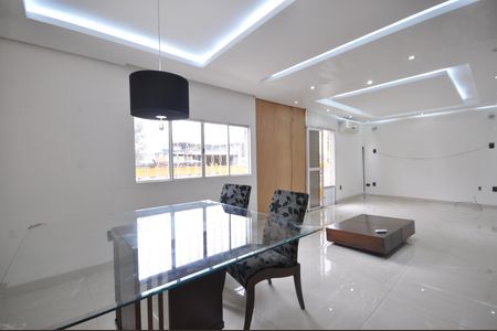 Casa para alugar com 700m², 4 quartos e 3 vagasSala