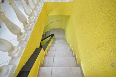 Casa para alugar com 700m², 4 quartos e 3 vagasEscada de acesso