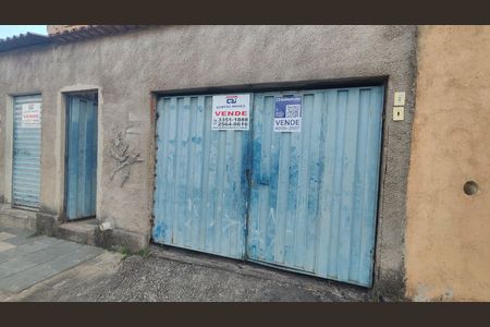 Casa para alugar com 400m², 2 quartos e 2 vagasFachada