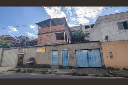 Casa para alugar com 400m², 2 quartos e 2 vagasFachada