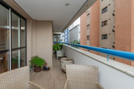 Apartamento à venda com 137m², 3 quartos e 3 vagasVaranda