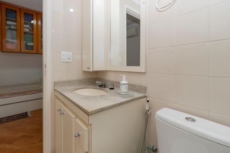 Apartamento à venda com 137m², 3 quartos e 3 vagasBanheiro da Suíte 2