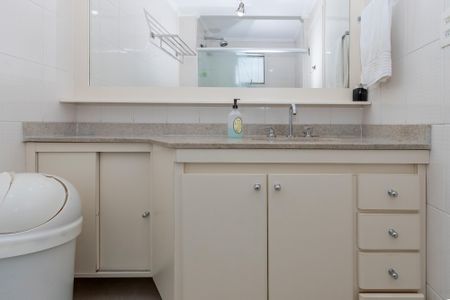 Apartamento à venda com 137m², 3 quartos e 3 vagasBanheiro da Suíte 1