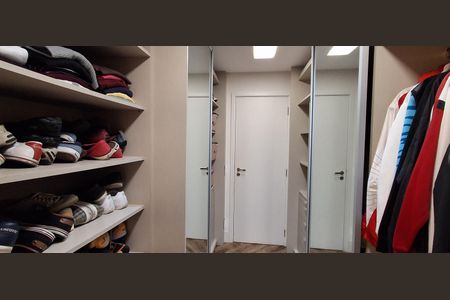 Apartamento à venda com 198m², 3 quartos e 3 vagas Apartamento à venda com 198m², 3 quartos e 3 vagasCloset da Suíte 3