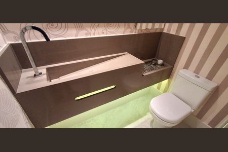 Apartamento à venda com 198m², 3 quartos e 3 vagas Apartamento à venda com 198m², 3 quartos e 3 vagasLavabo