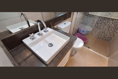 Apartamento à venda com 198m², 3 quartos e 3 vagas Apartamento à venda com 198m², 3 quartos e 3 vagasBanheiro Suíte 1