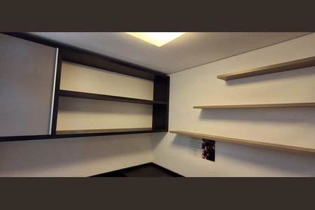 Apartamento à venda com 198m², 3 quartos e 3 vagas Apartamento à venda com 198m², 3 quartos e 3 vagasEscritório