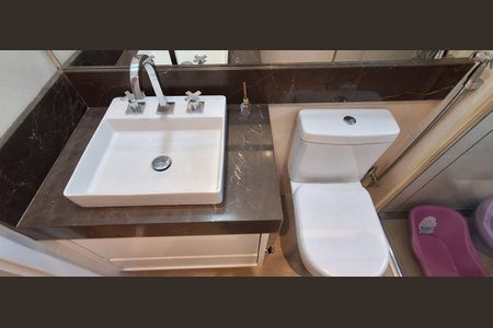 Apartamento à venda com 198m², 3 quartos e 3 vagas Apartamento à venda com 198m², 3 quartos e 3 vagasBanheiro Suíte 1