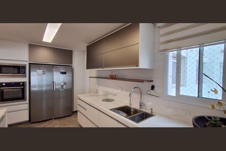 Apartamento à venda com 198m², 3 quartos e 3 vagas Apartamento à venda com 198m², 3 quartos e 3 vagasCozinha