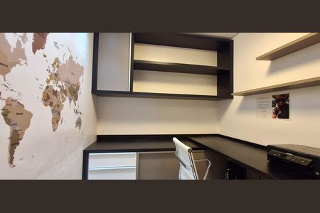 Apartamento à venda com 198m², 3 quartos e 3 vagas Apartamento à venda com 198m², 3 quartos e 3 vagasEscritório