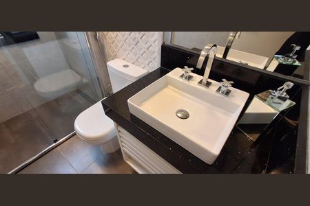 Apartamento à venda com 198m², 3 quartos e 3 vagas Apartamento à venda com 198m², 3 quartos e 3 vagasBanheiro Suíte 2