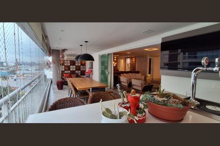 Apartamento à venda com 198m², 3 quartos e 3 vagas Apartamento à venda com 198m², 3 quartos e 3 vagasÁrea gourmet