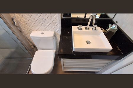 Apartamento à venda com 198m², 3 quartos e 3 vagas Apartamento à venda com 198m², 3 quartos e 3 vagasBanheiro Suíte 2