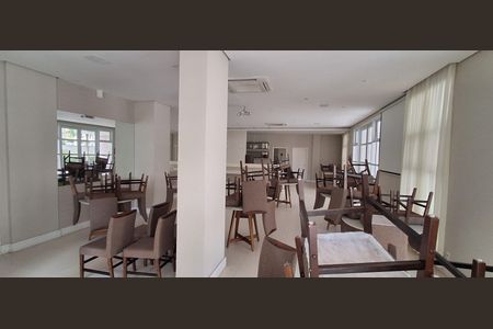 Apartamento à venda com 198m², 3 quartos e 3 vagas Apartamento à venda com 198m², 3 quartos e 3 vagasÁrea Comum