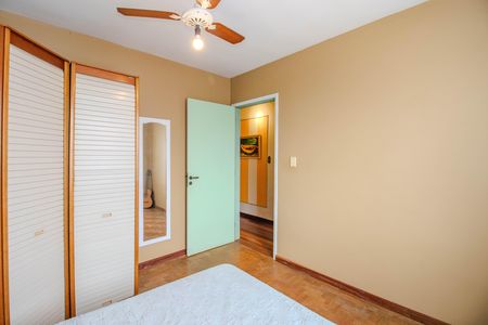 Casa à venda com 268m², 5 quartos e 5 vagasQuarto 2